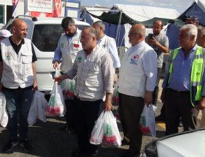 yardım kuruluşları depremzedelere kurban eti dağıttı