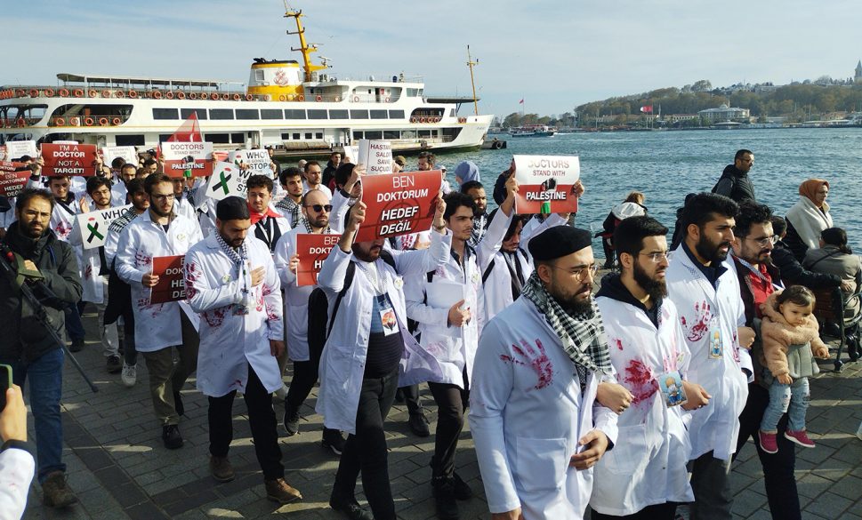 Hekimlerden Gazze’ye destek yürüyüşü