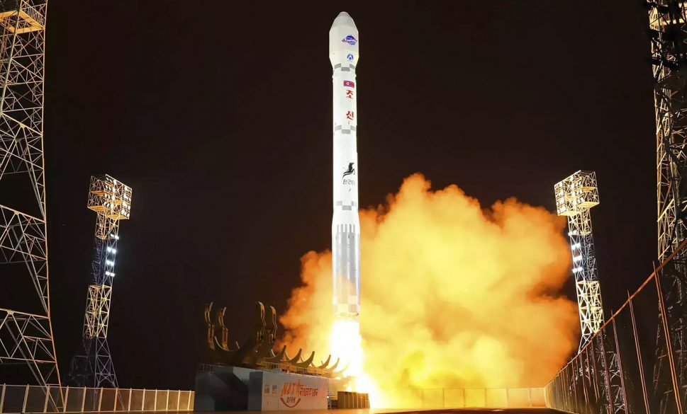 Güney Kore casus uydusunu fırlattı