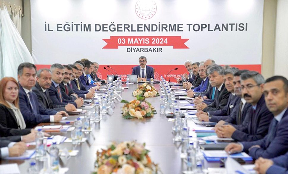 Milli Eğitim Bakanı Tekin Diyarbakır’da